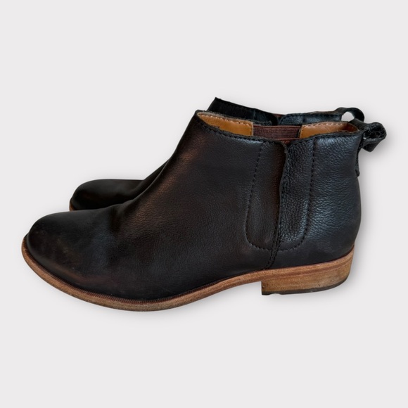Kork-Ease Velma Black Leather Ankle Bootie Sz 7 - Picture 1 of 9